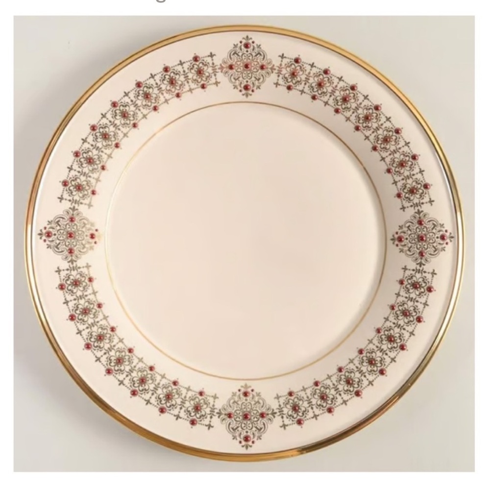 6 Salad plates Lenox Dimensions.